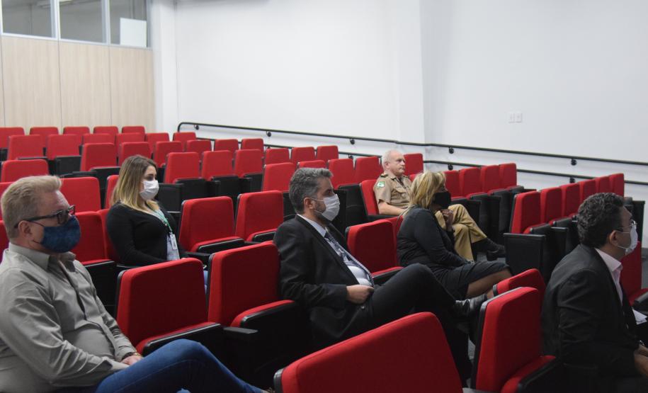 Sesa discute adequações de segurança em hospitais com o Corpo de Bombeiros