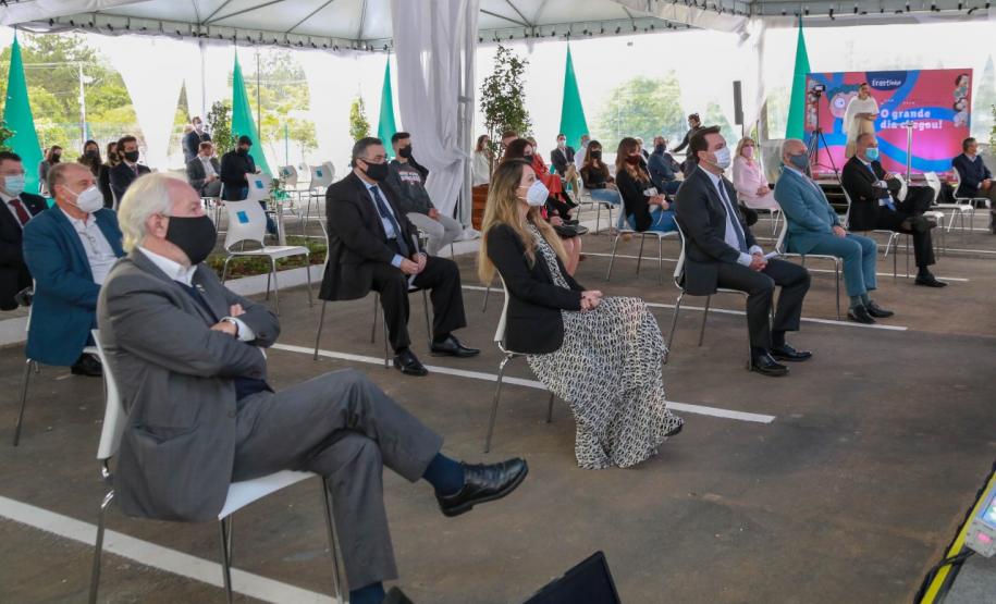 O governador Carlos Massa Ratinho Junior participou nesta terça-feira (01), em Curitiba, da inauguração do Erastinho, o primeiro hospital oncopediátrico do Sul do País. Idealizado pelo Hospital Erasto Gaetner, referência no tratamento de câncer no Paraná, a unidade recebeu investimento de R$ 30 milhões, sendo que mais de R$ 19 milhões foram destinados pelo Governo do Estado. O hospital é filantrópico e atende também pelo SUS.
