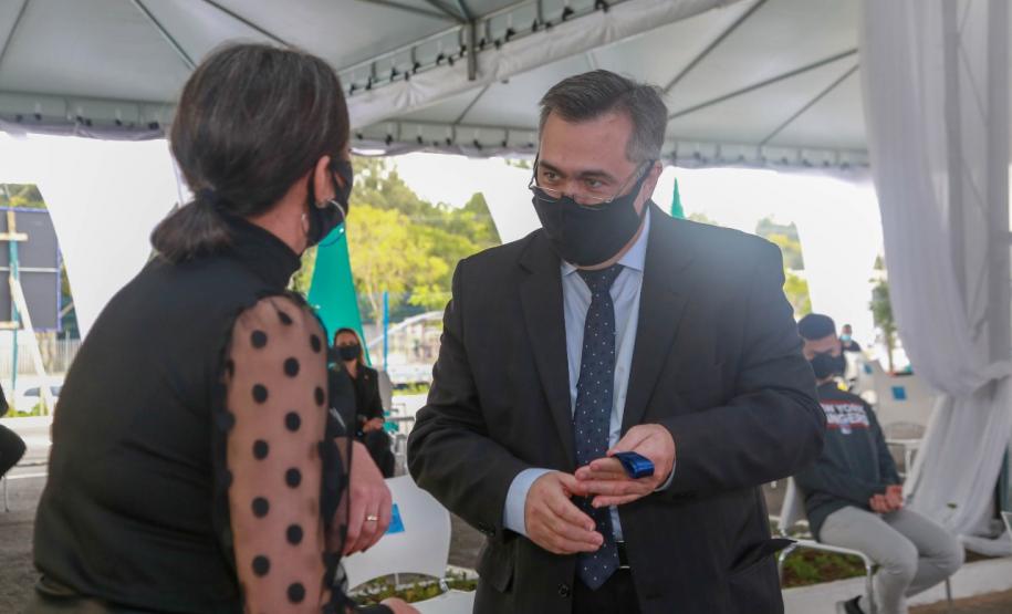 O governador Carlos Massa Ratinho Junior participou nesta terça-feira (01), em Curitiba, da inauguração do Erastinho, o primeiro hospital oncopediátrico do Sul do País. Idealizado pelo Hospital Erasto Gaetner, referência no tratamento de câncer no Paraná, a unidade recebeu investimento de R$ 30 milhões, sendo que mais de R$ 19 milhões foram destinados pelo Governo do Estado. O hospital é filantrópico e atende também pelo SUS.