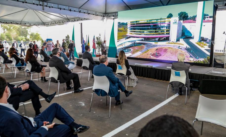 O governador Carlos Massa Ratinho Junior participou nesta terça-feira (01), em Curitiba, da inauguração do Erastinho, o primeiro hospital oncopediátrico do Sul do País. Idealizado pelo Hospital Erasto Gaetner, referência no tratamento de câncer no Paraná, a unidade recebeu investimento de R$ 30 milhões, sendo que mais de R$ 19 milhões foram destinados pelo Governo do Estado. O hospital é filantrópico e atende também pelo SUS.