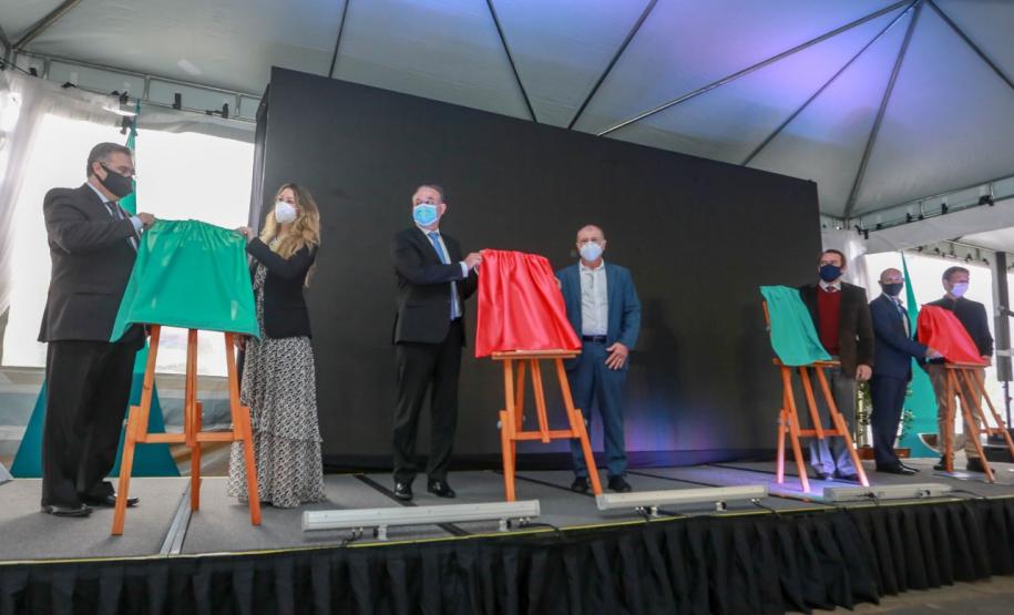 O governador Carlos Massa Ratinho Junior participou nesta terça-feira (01), em Curitiba, da inauguração do Erastinho, o primeiro hospital oncopediátrico do Sul do País. Idealizado pelo Hospital Erasto Gaetner, referência no tratamento de câncer no Paraná, a unidade recebeu investimento de R$ 30 milhões, sendo que mais de R$ 19 milhões foram destinados pelo Governo do Estado. O hospital é filantrópico e atende também pelo SUS.