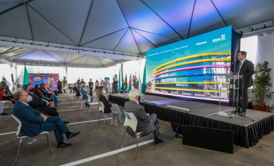 O governador Carlos Massa Ratinho Junior participou nesta terça-feira (01), em Curitiba, da inauguração do Erastinho, o primeiro hospital oncopediátrico do Sul do País. Idealizado pelo Hospital Erasto Gaetner, referência no tratamento de câncer no Paraná, a unidade recebeu investimento de R$ 30 milhões, sendo que mais de R$ 19 milhões foram destinados pelo Governo do Estado. O hospital é filantrópico e atende também pelo SUS.