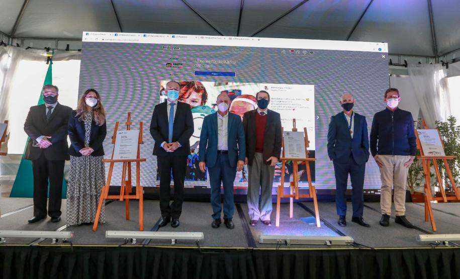 O governador Carlos Massa Ratinho Junior participou nesta terça-feira (01), em Curitiba, da inauguração do Erastinho, o primeiro hospital oncopediátrico do Sul do País. Idealizado pelo Hospital Erasto Gaetner, referência no tratamento de câncer no Paraná, a unidade recebeu investimento de R$ 30 milhões, sendo que mais de R$ 19 milhões foram destinados pelo Governo do Estado. O hospital é filantrópico e atende também pelo SUS.