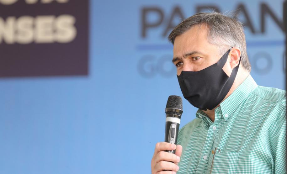 O vice-governador Darci Piana e o secretário de Estado da Saúde Beto Preto assinam o repasse de recursos ao Hospital da Criança para conclusão das obras