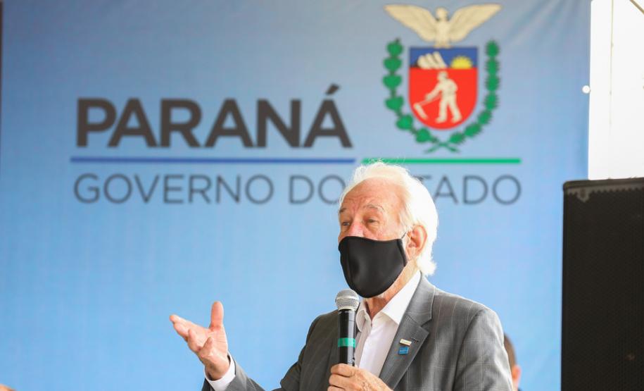 O vice-governador Darci Piana e o secretário de Estado da Saúde Beto Preto assinam o repasse de recursos ao Hospital da Criança para conclusão das obras