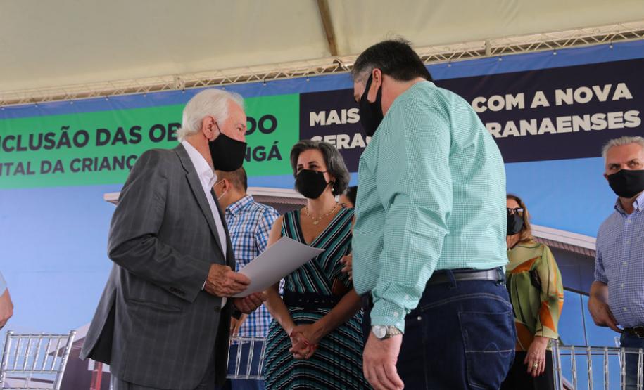 O vice-governador Darci Piana e o secretário de Estado da Saúde Beto Preto assinam o repasse de recursos ao Hospital da Criança para conclusão das obras