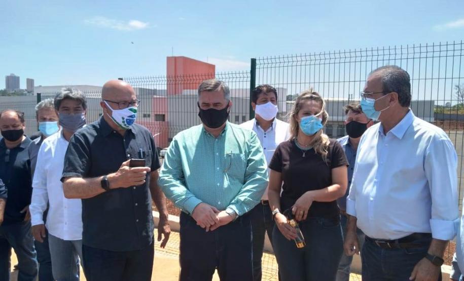 O secretário de Estado da Saúde, Beto Preto, esteve em Cornélio Procópio na última semana para realizar uma visita técnica nas obras do futuro Hospital Regional. A nova unidade hospitalar irá atender todos os municípios da 18° Regional de Saúde. O hospital que teve o convênio federal assinado em 2010 será concluído até o segundo semestre de 2021 e beneficiará cerca de 230 mil pessoas.