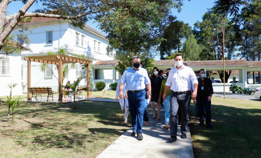 Governador e secretário da Saúde visitam Hospital de Dermatologia Sanitária do Paraná