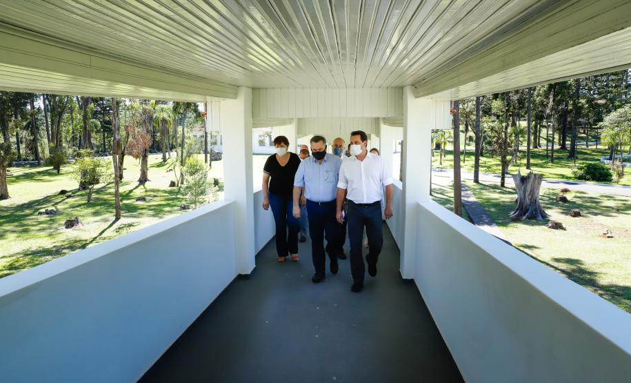 Governador e secretário da Saúde visitam Hospital de Dermatologia Sanitária do Paraná