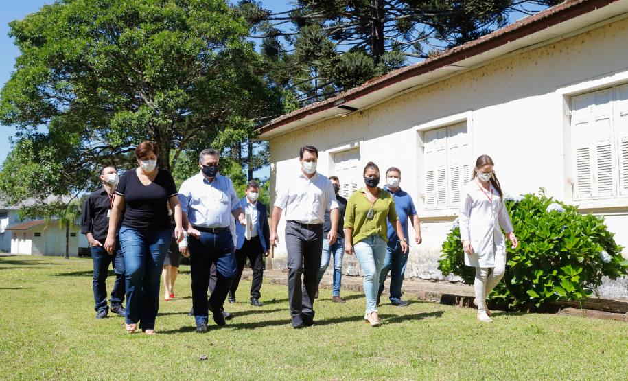 Governador e secretário da Saúde visitam Hospital de Dermatologia Sanitária do Paraná