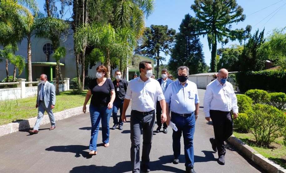 Governador e secretário da Saúde visitam Hospital de Dermatologia Sanitária do Paraná