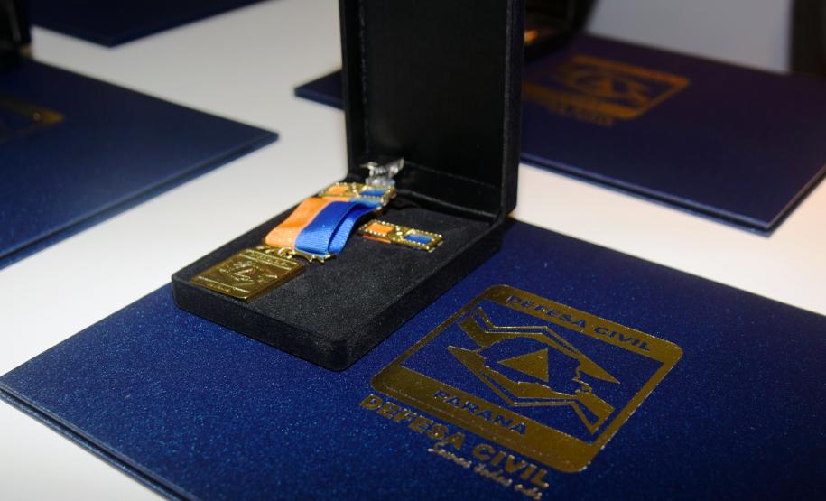 Secretário é homenageado pela Defesa Civil do Paraná