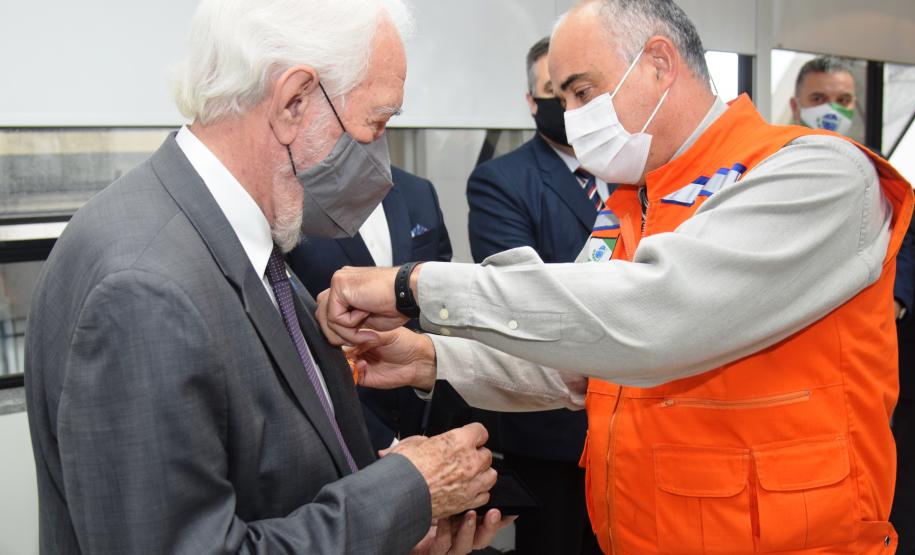 Secretário é homenageado pela Defesa Civil do Paraná