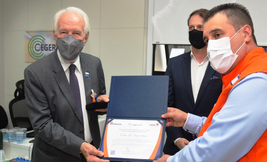 Secretário é homenageado pela Defesa Civil do Paraná