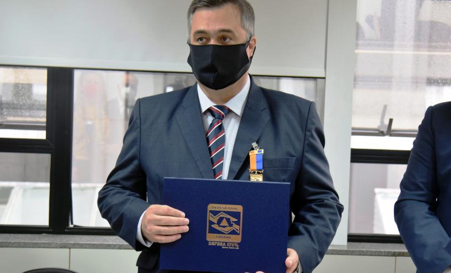 Secretário é homenageado pela Defesa Civil do Paraná