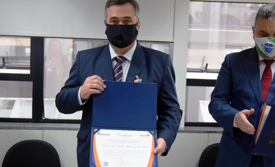 Secretário é homenageado pela Defesa Civil do Paraná