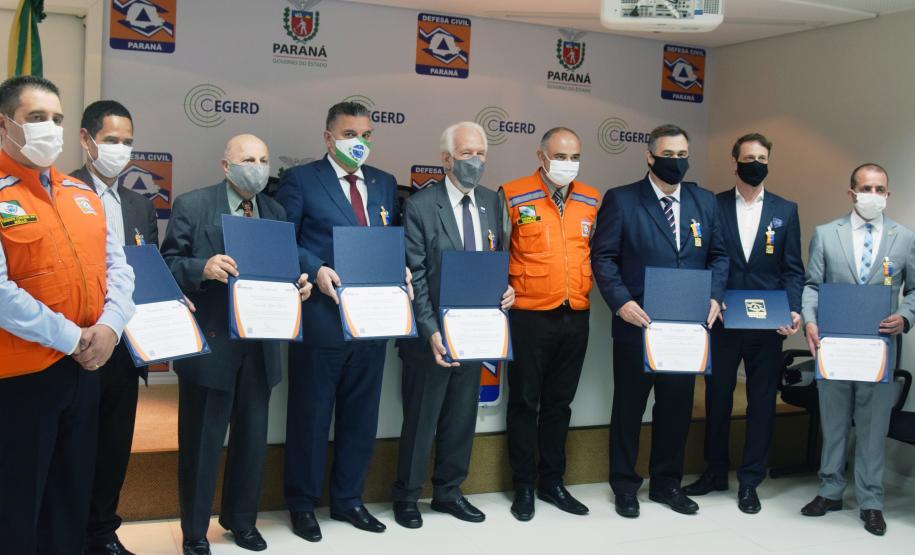 Secretário é homenageado pela Defesa Civil do Paraná