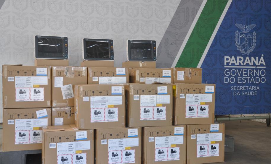 Entrega de monitores cedidos pelo Governo do Estado para a prefeitura de Curitiba