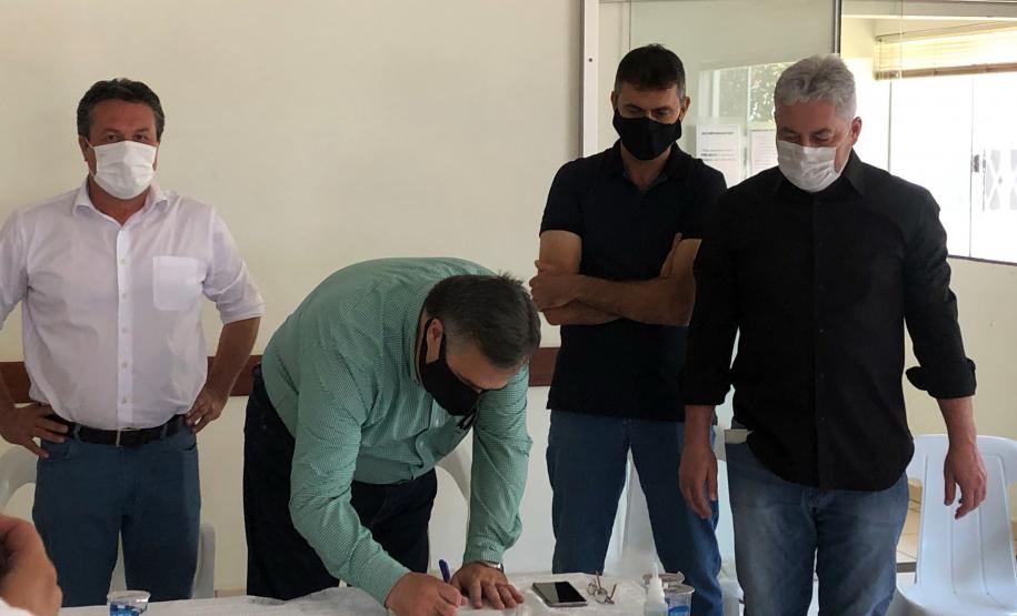 Secretário assina convênio de R$991 mil para aquisição de equipamentos para a Santa Casa de Campo Mourão