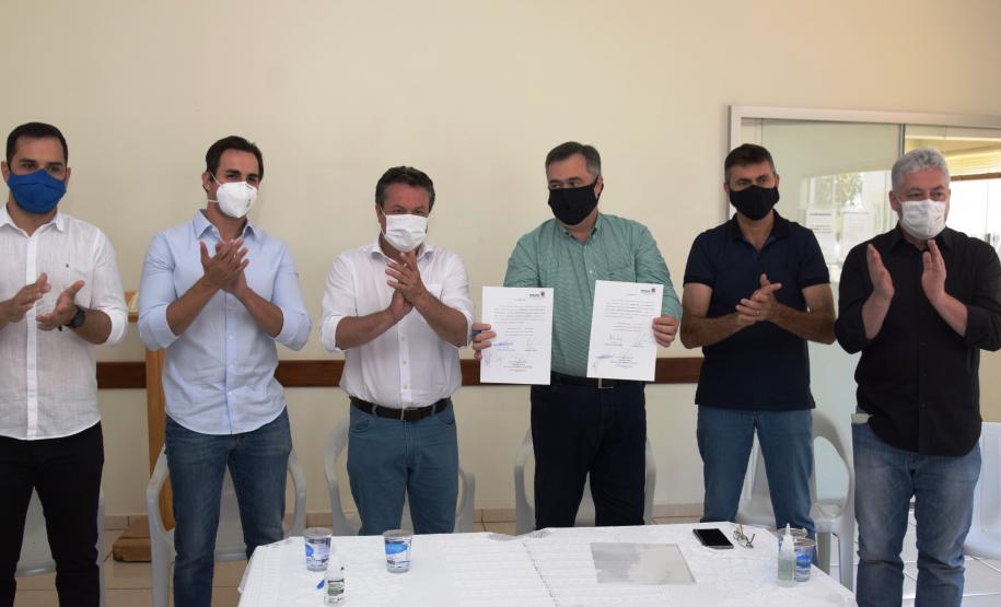 Secretário assina convênio de R$991 mil para aquisição de equipamentos para a Santa Casa de Campo Mourão