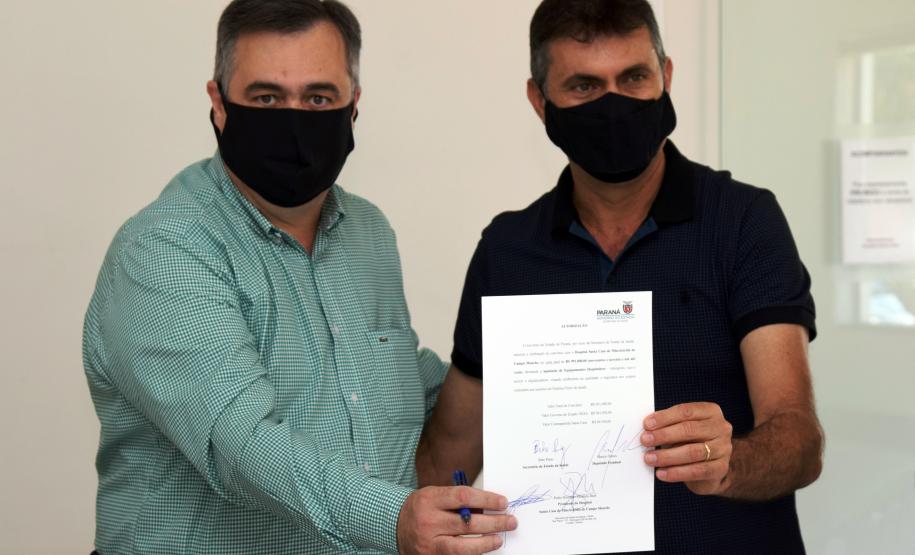 Secretário assina convênio de R$991 mil para aquisição de equipamentos para a Santa Casa de Campo Mourão