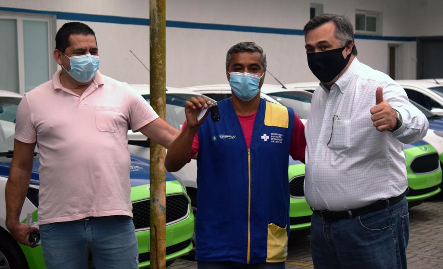 Governo entrega novos veículos para auxiliar no atendimento de saúde em Antonina