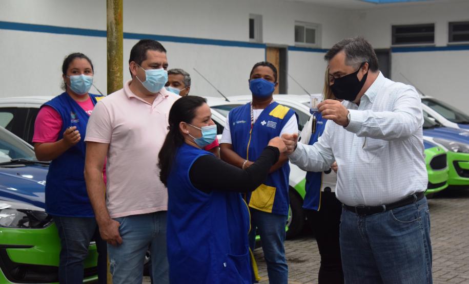 Governo entrega novos veículos para auxiliar no atendimento de saúde em Antonina