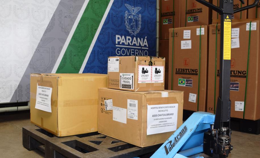 A Secretaria de Estado da Saúde (Sesa) disponibilizou esta semana oito respiradores e oito monitores para o Hospital Universitário do Oeste do Paraná (HUOP) e encaminhou nesta sexta-feira (18) mais 20 monitores e 20 respiradores para o Hospital do Coração, também em Cascavel.