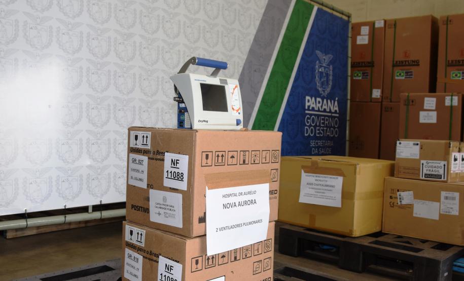 A Secretaria de Estado da Saúde (Sesa) disponibilizou esta semana oito respiradores e oito monitores para o Hospital Universitário do Oeste do Paraná (HUOP) e encaminhou nesta sexta-feira (18) mais 20 monitores e 20 respiradores para o Hospital do Coração, também em Cascavel.