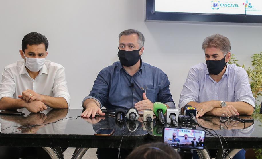Paranaenses da Região Oeste comemoram chegada da vacina contra o coronavírus