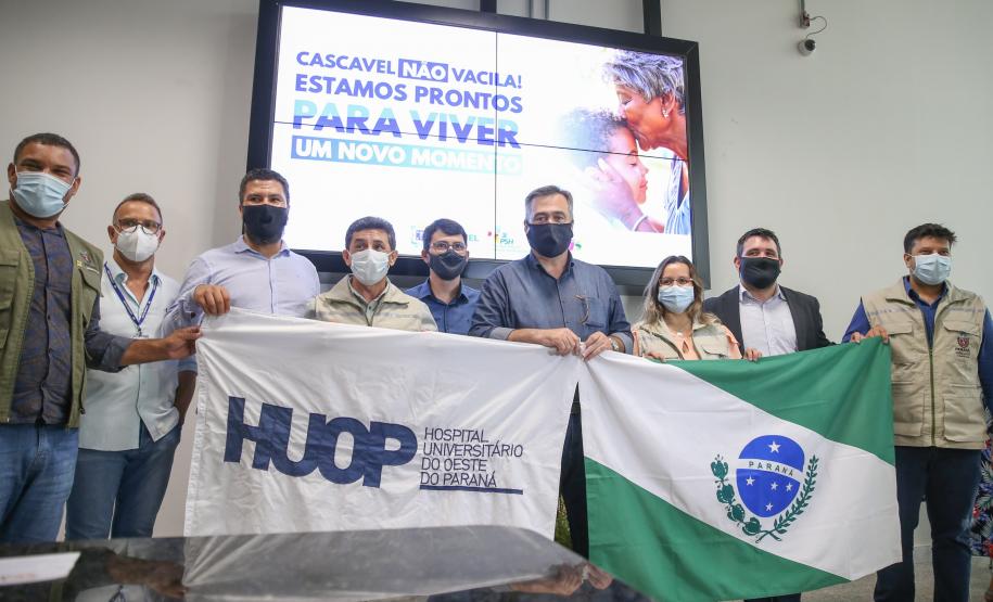 Paranaenses da Região Oeste comemoram chegada da vacina contra o coronavírus