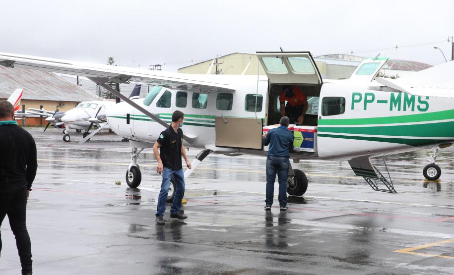 Governo começa a distribuir vacinas no Interior do Paraná