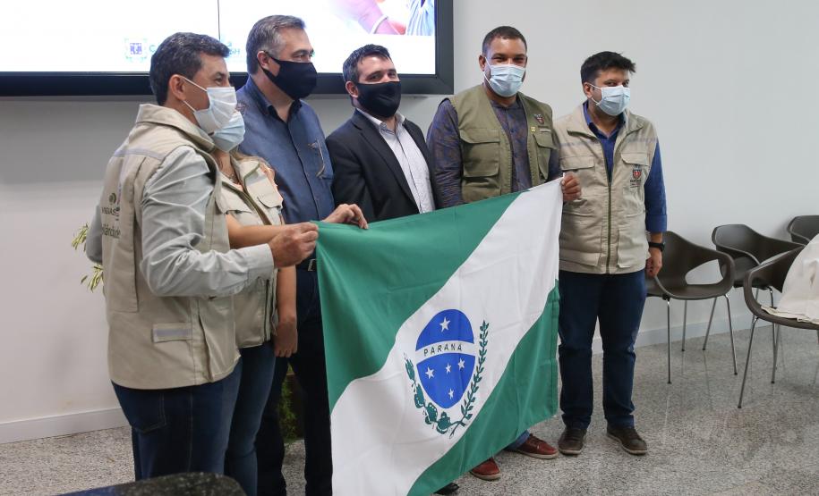 Paranaenses da Região Oeste comemoram chegada da vacina contra o coronavírus