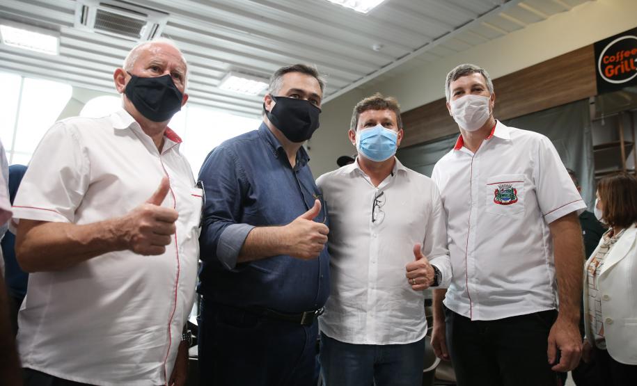 Paranaenses da Região Oeste comemoram chegada da vacina contra o coronavírus