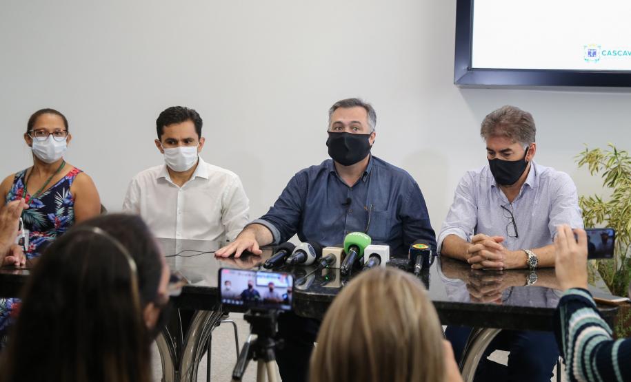 Paranaenses da Região Oeste comemoram chegada da vacina contra o coronavírus