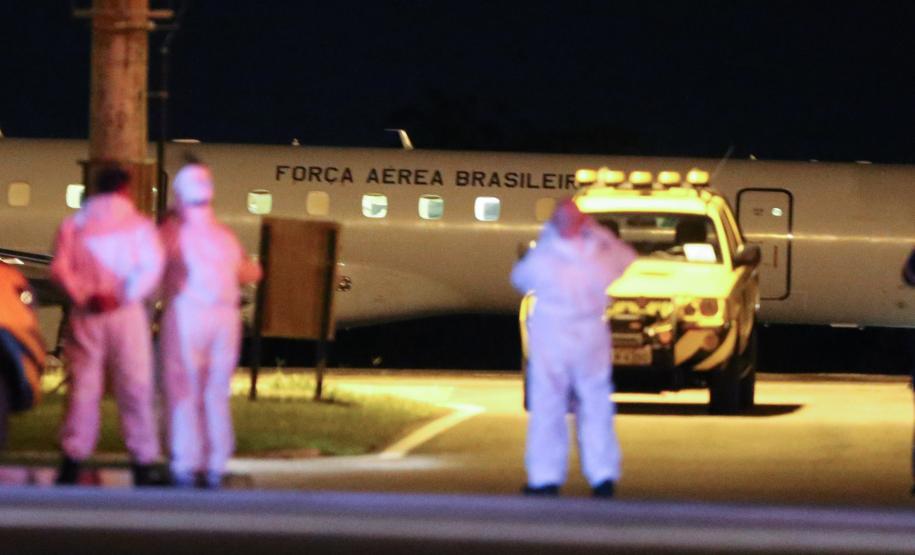 Paraná recebe 14 pacientes com Covid-19 transferidos de Manaus