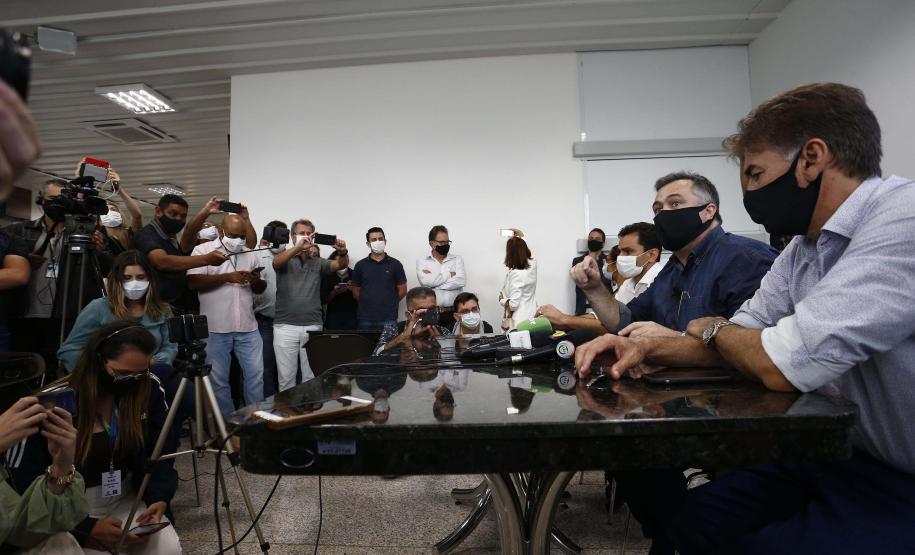 Paranaenses da Região Oeste comemoram chegada da vacina contra o coronavírus