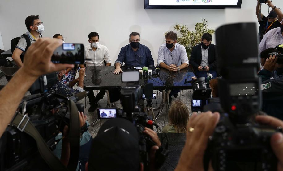 Paranaenses da Região Oeste comemoram chegada da vacina contra o coronavírus
