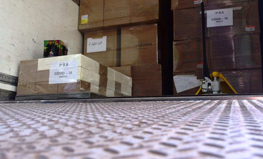 Paraná começa a distribuição de 2,2 milhões de itens para a vacinação da Covid-19