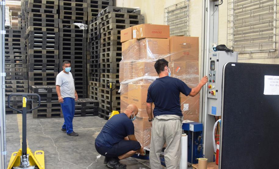Paraná começa a distribuição de 2,2 milhões de itens para a vacinação da Covid-19