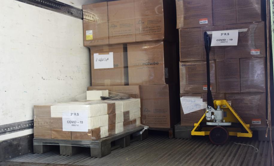 Paraná começa a distribuição de 2,2 milhões de itens para a vacinação da Covid-19