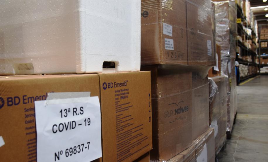 Paraná começa a distribuição de 2,2 milhões de itens para a vacinação da Covid-19