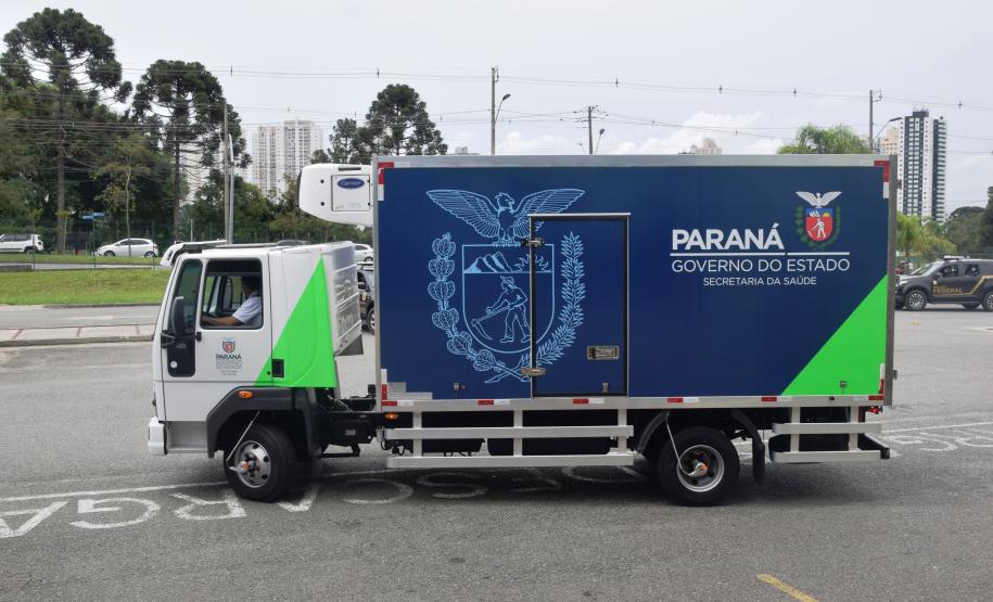 Paraná recebe novo lote de vacina e amplia imunização de profissionais da saúde