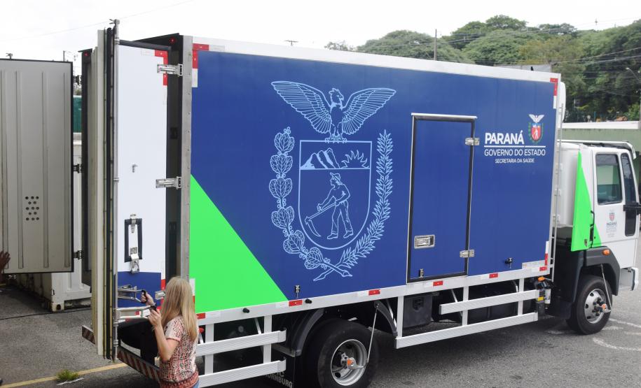 Paraná recebe novo lote de vacina e amplia imunização de profissionais da saúde