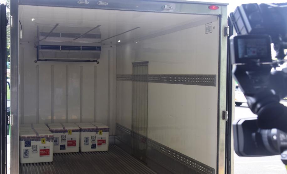 Paraná recebe novo lote de vacina e amplia imunização de profissionais da saúde