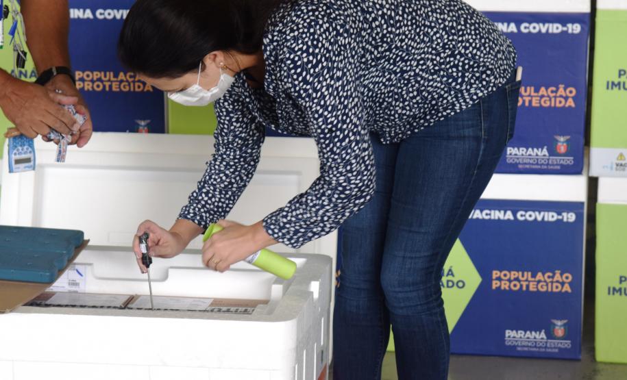 Paraná recebe novo lote de vacina e amplia imunização de profissionais da saúde