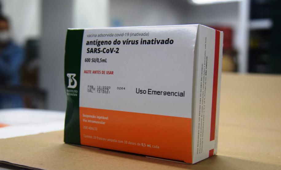 Paraná recebe novo lote de vacina e amplia imunização de profissionais da saúde