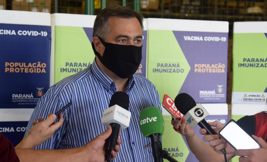 Paraná recebe novo lote de vacina e amplia imunização de profissionais da saúde