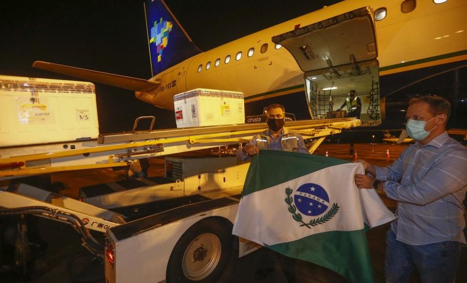 As vacinas Oxford/AstraZeneca, desenvolvidas em parceria com a Fundação Oswaldo Cruz (Fiocruz), devem chegaram no Aeroporto Internacional Afonso Pena, em São José dos Pinhais, na Região Metropolitana de Curitiba.