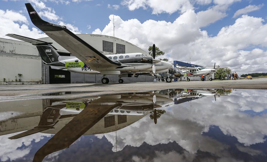 Governo vai usar frota aérea para agilizar transporte da vacina no Paraná
